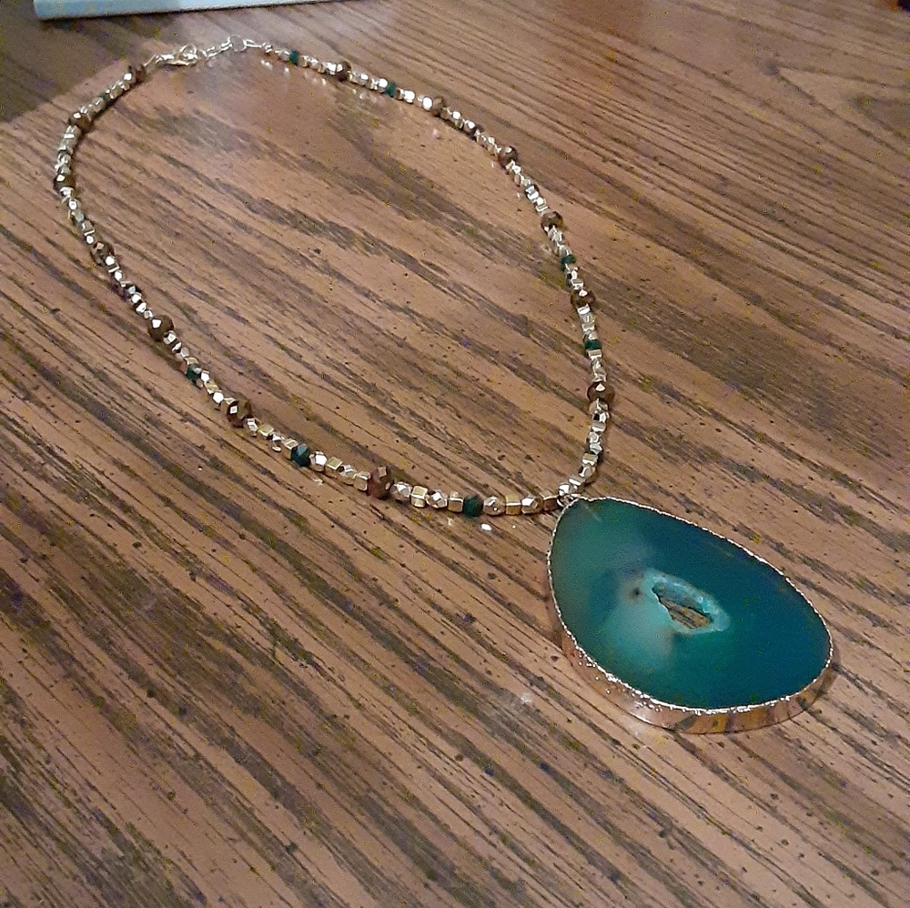 Gold bead and agate slice necklace